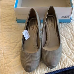 Women’s pumps NWT